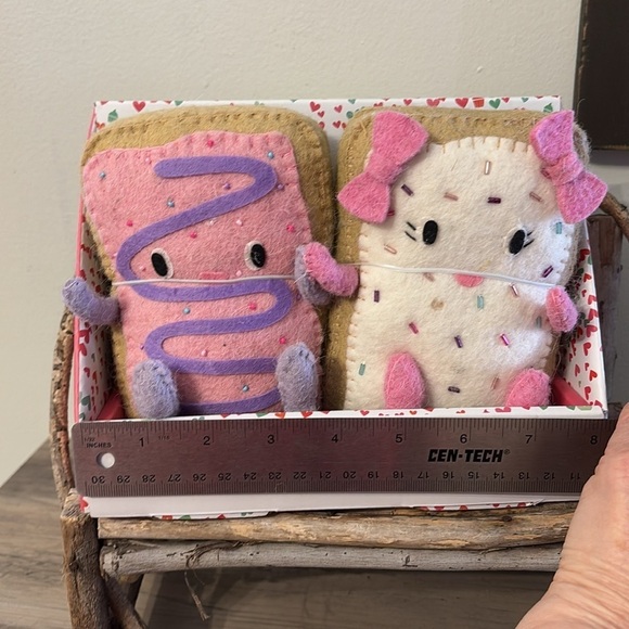 NWT LOVE & CUPCAKES VALENTINE BEADED POPTARTS FELTED PLUSH - Picture 5 of 8